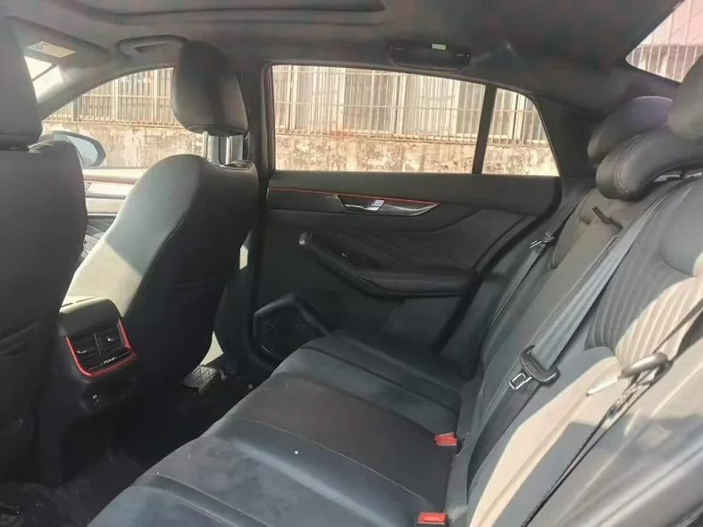 东风奕炫 后面外观二