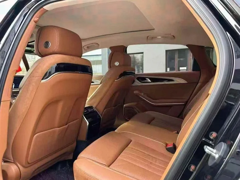 红旗H9 后面外观一