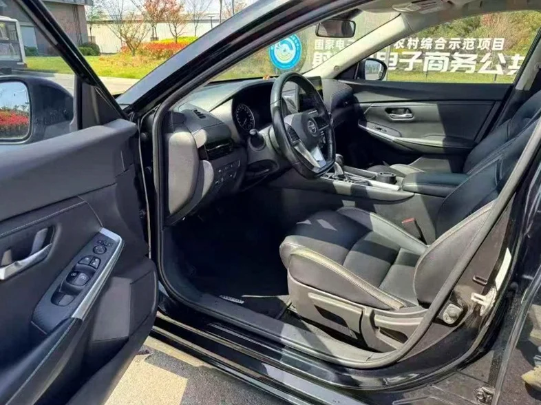 日产轩逸 后面外观一