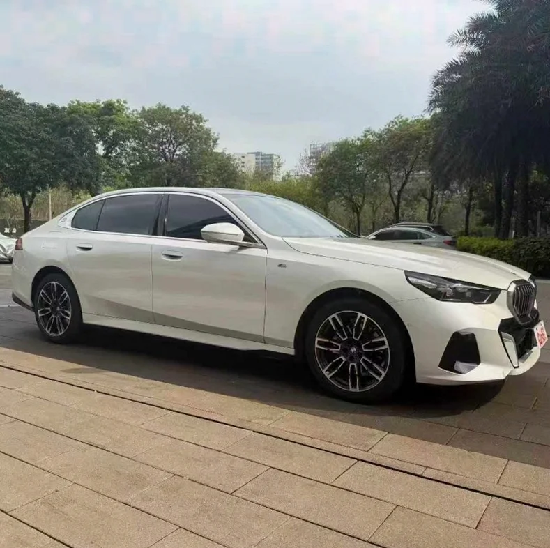 宝马5系 正面外观二