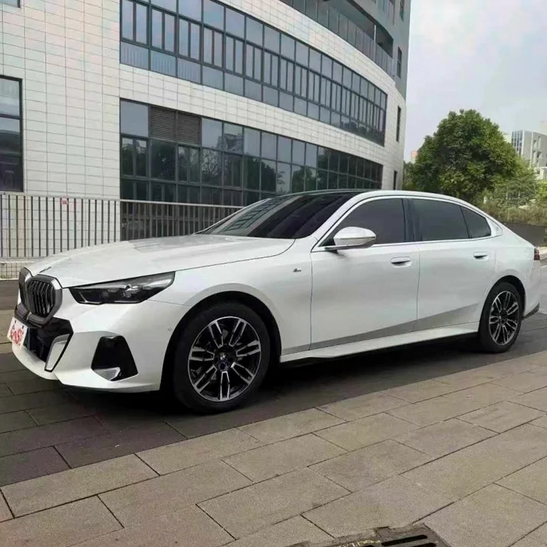 宝马5系 正面外观三