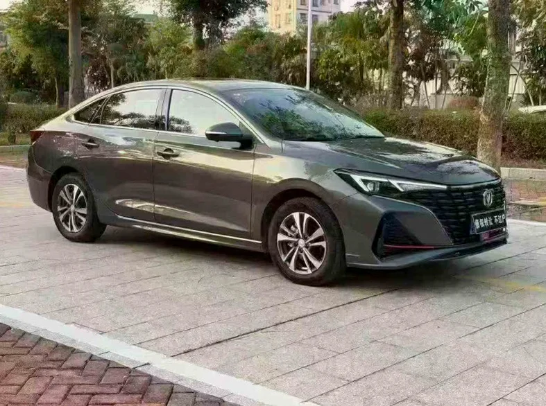 长安汽车逸动 正面外观三