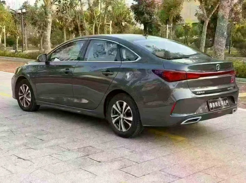 长安汽车逸动 内饰后排