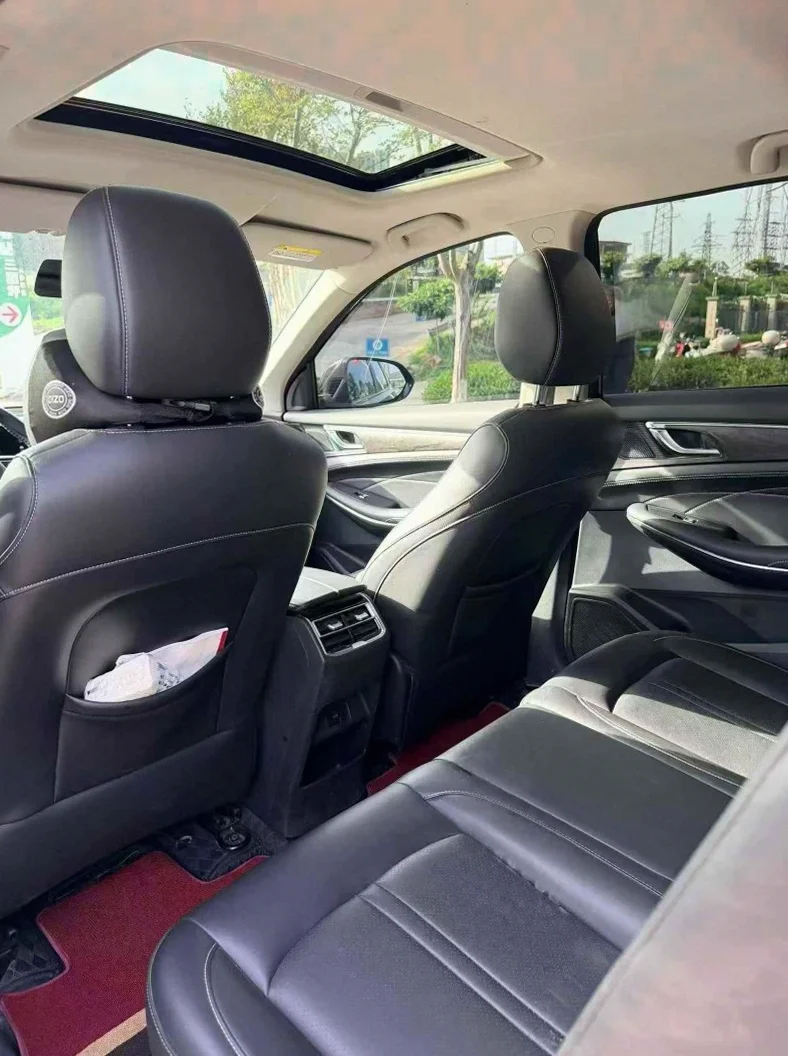 东风蓝电E5 驾驶室