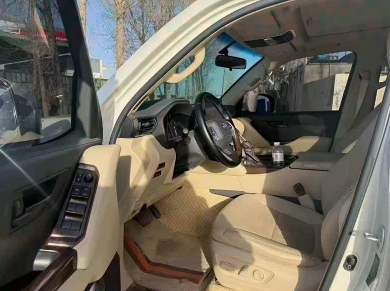 丰田兰德酷路泽 后面外观三