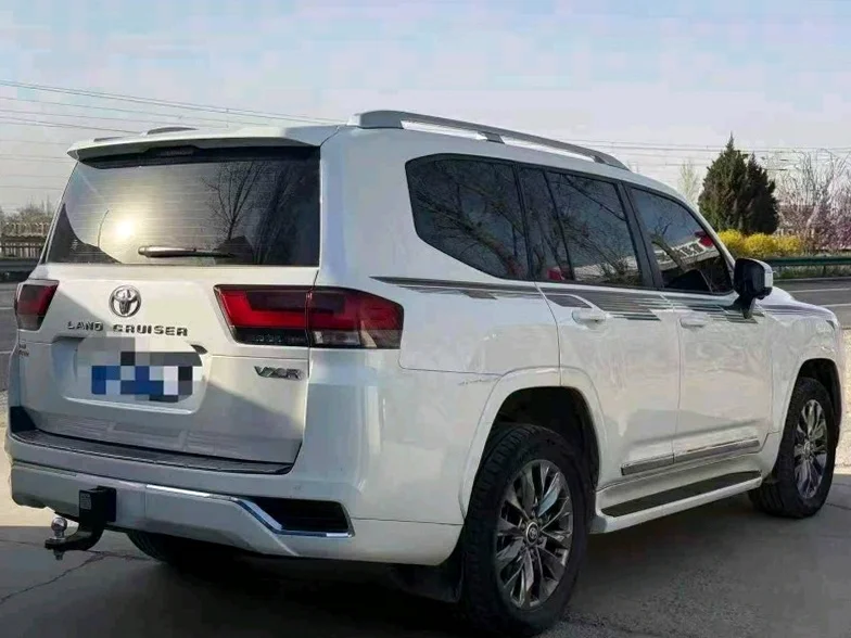 丰田兰德酷路泽 后面外观一