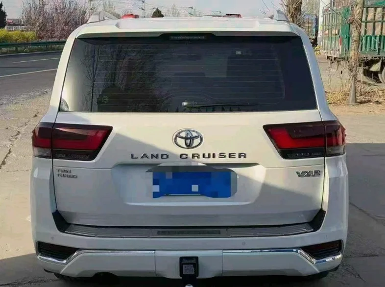 丰田兰德酷路泽 后面外观二