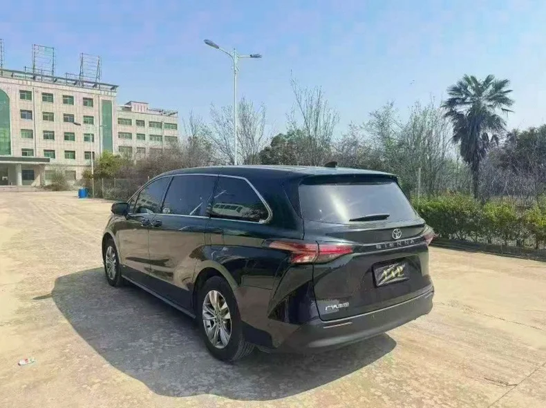 丰田塞纳 内饰前排