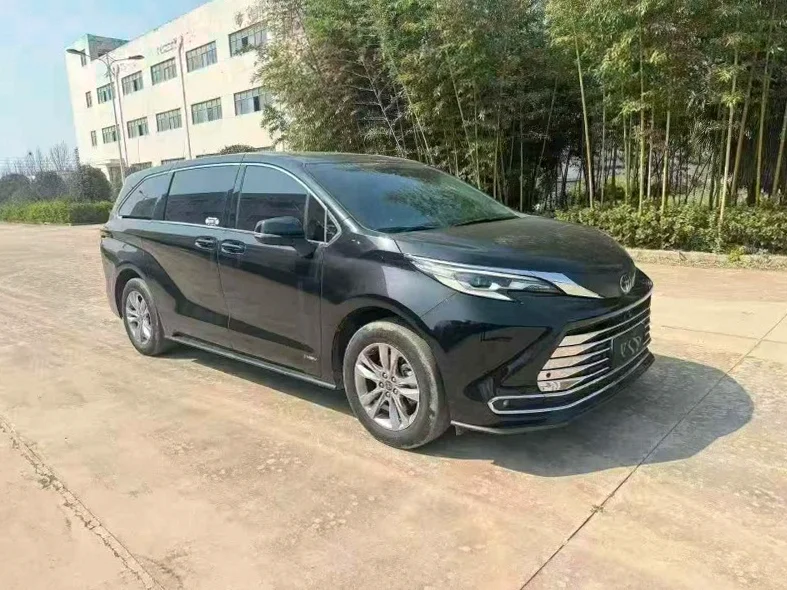 丰田塞纳 正面外观三