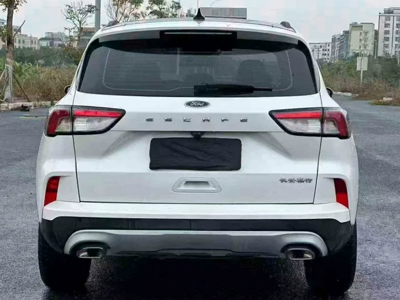 福特锐际 驾驶室