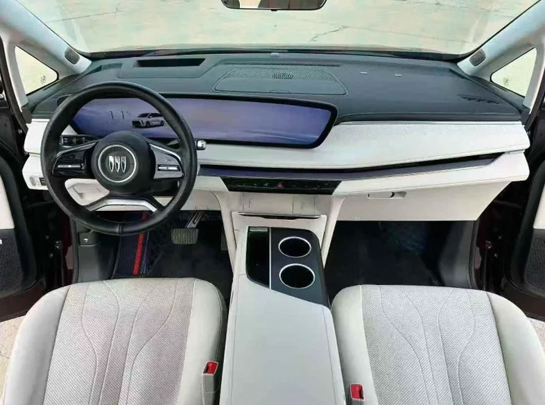 别克GL8 后面外观一