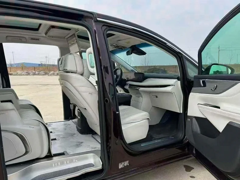 别克GL8 后面外观二