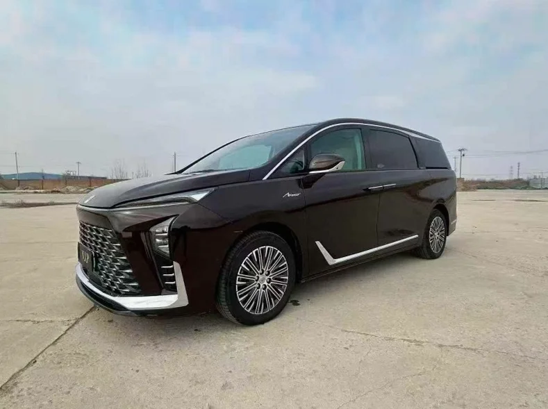 别克GL8 正面外观二