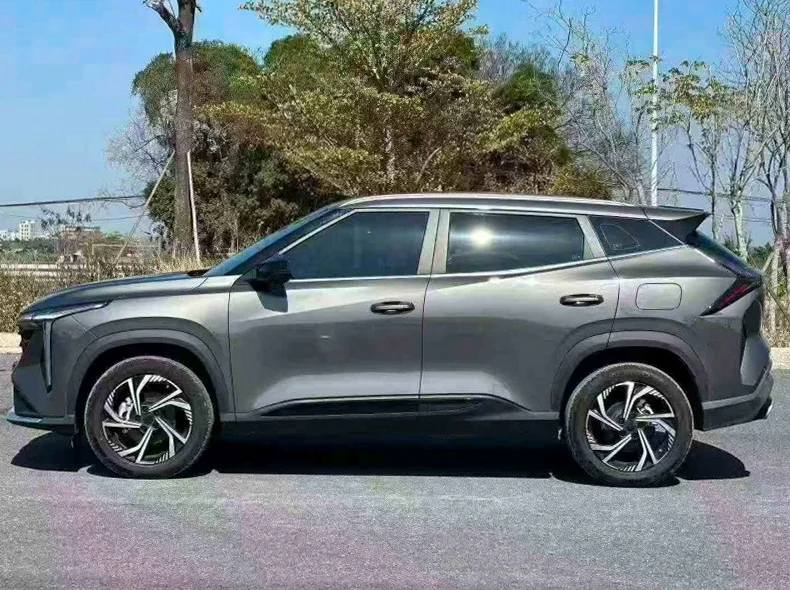 吉利博越 正面外观二