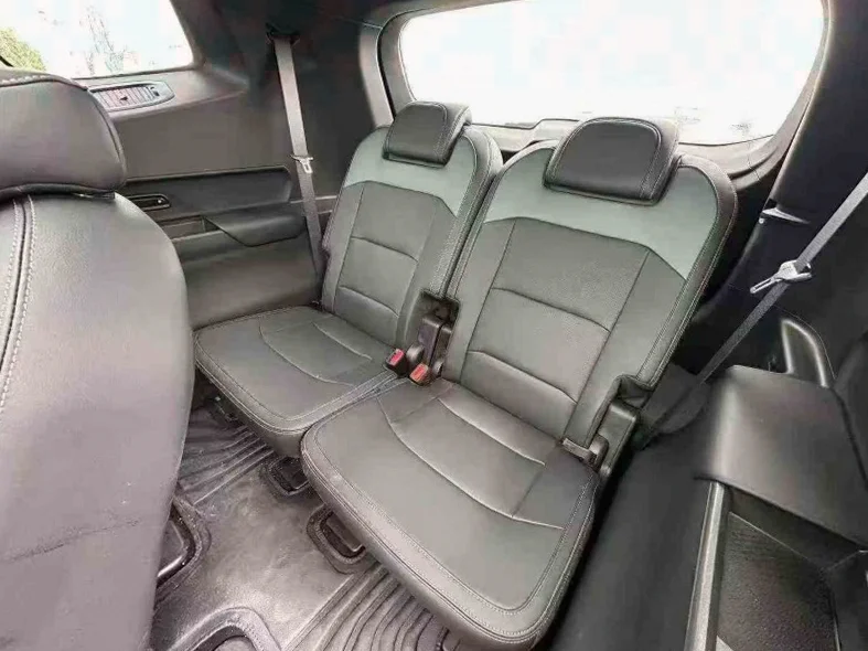 吉利豪越 内饰前排