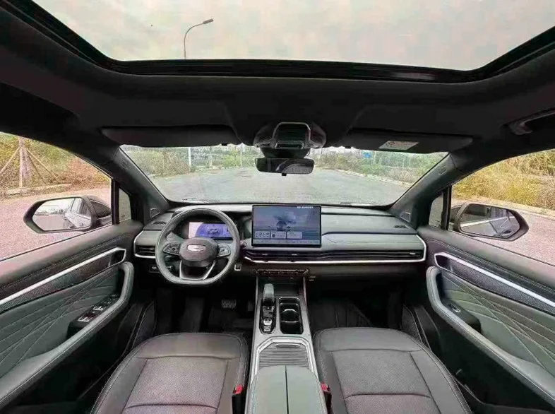 吉利豪越 后面外观二