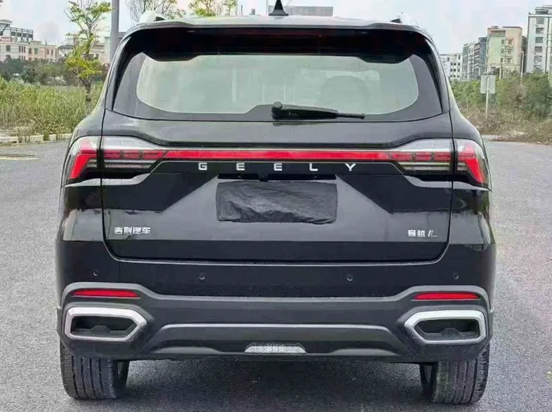 吉利豪越 内饰后排