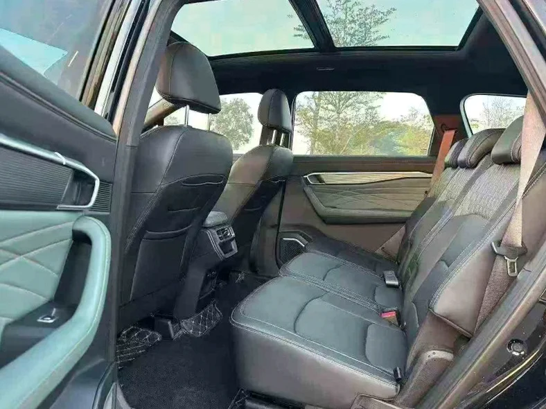 吉利豪越 后面外观三