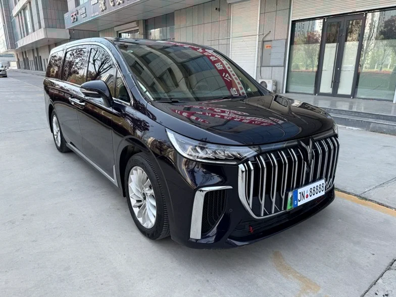 岚图汽车梦想家 正面外观二