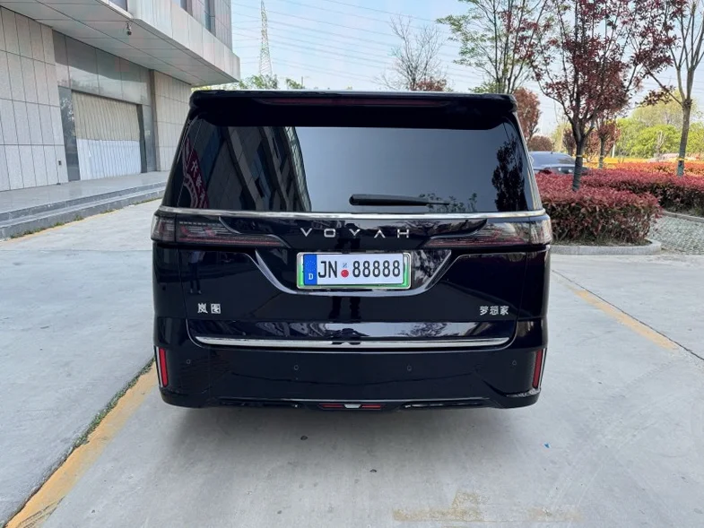 岚图汽车梦想家 驾驶室