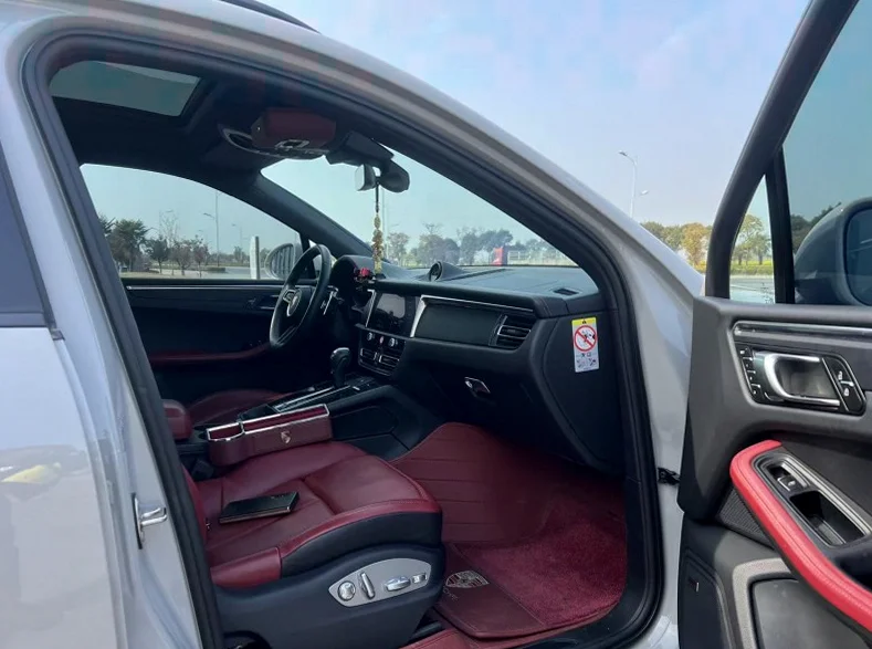 保时捷Macan 后面外观三