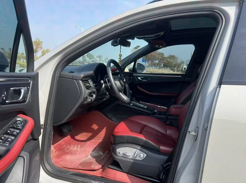 保时捷Macan 后面外观一