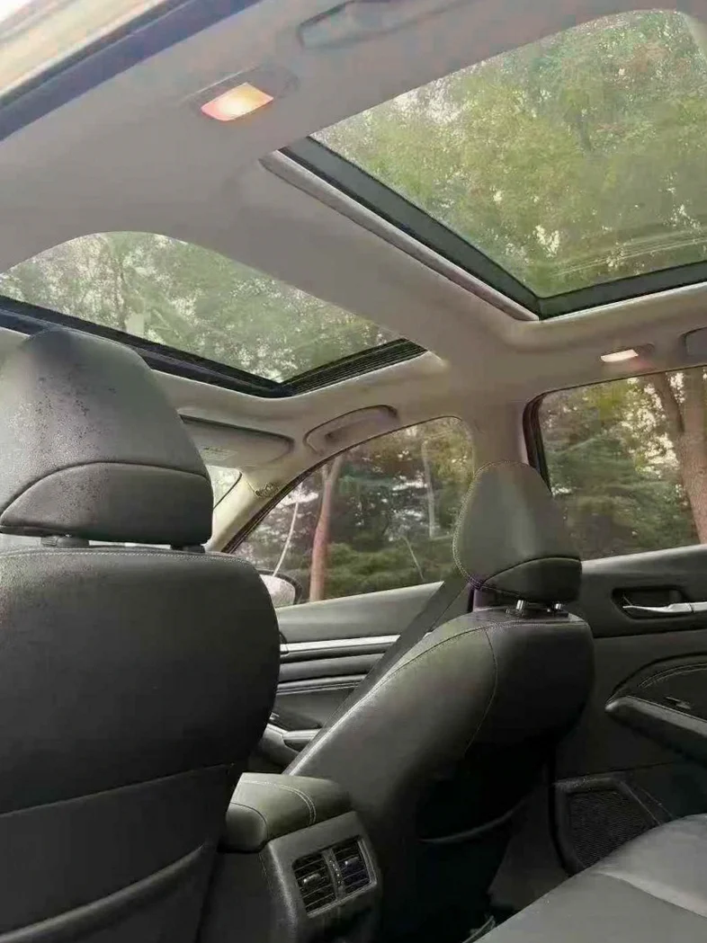 日产天籁 内饰前排