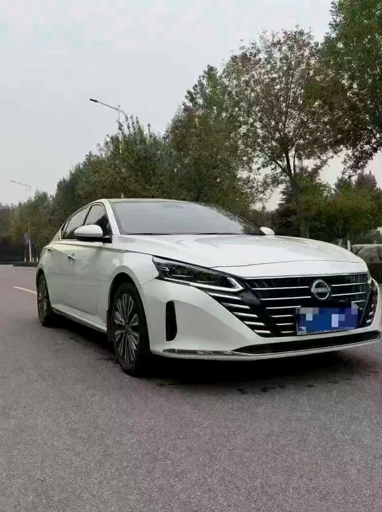 日产天籁 正面外观二