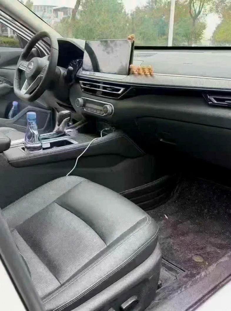 日产天籁 后面外观一