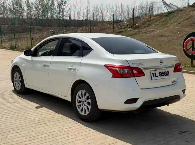 日产轩逸 内饰后排