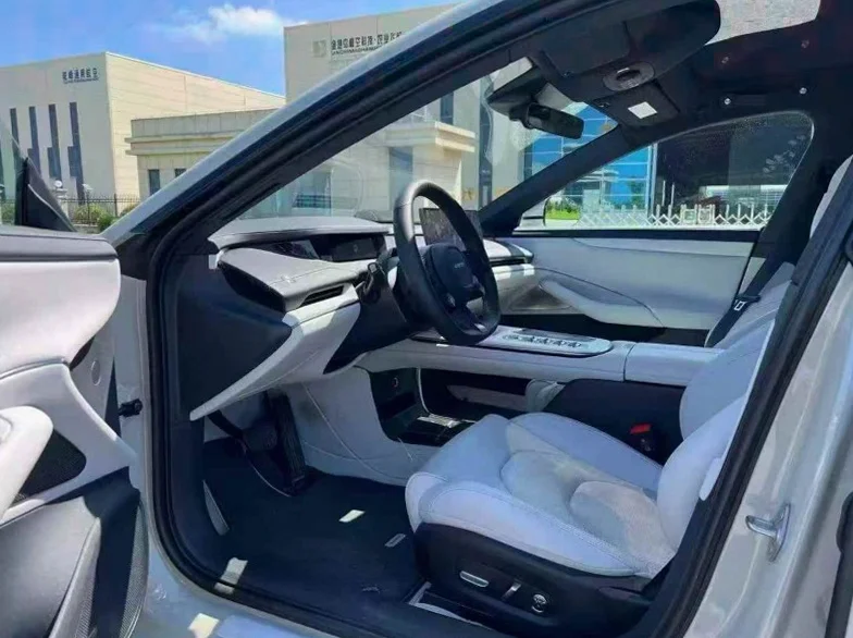 小米SU7 后面外观一