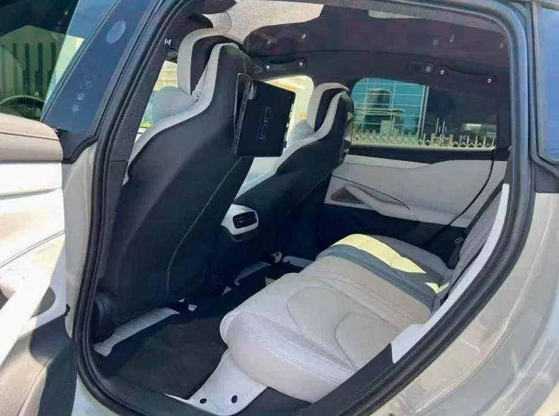 小米SU7 后面外观二