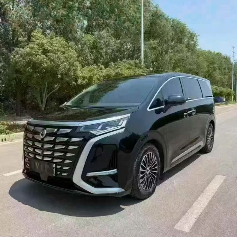 腾势D9 正面外观二