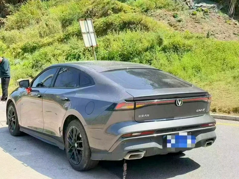 长安汽车UNI 内饰前排