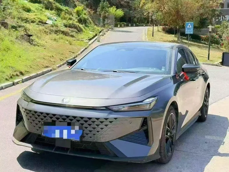 长安汽车UNI 正面外观二