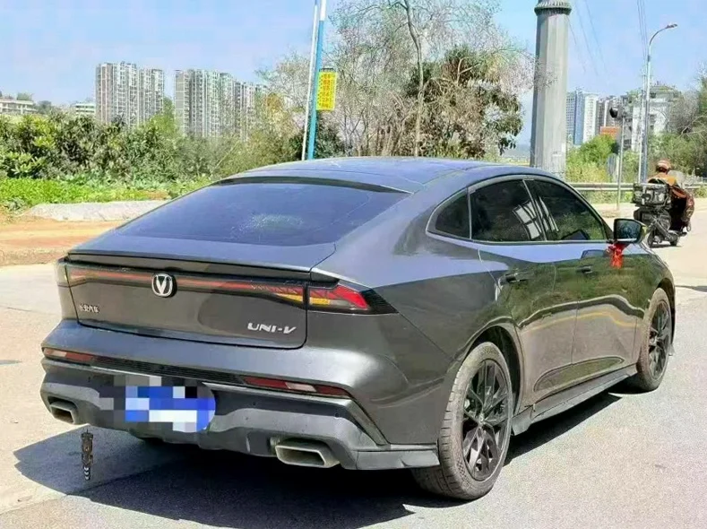 长安汽车UNI 内饰后排