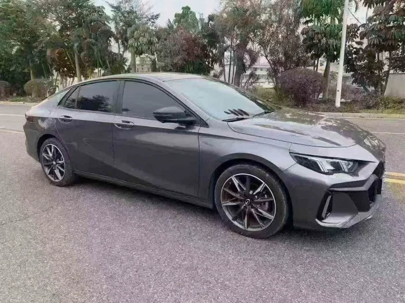 传祺影豹 正面外观二