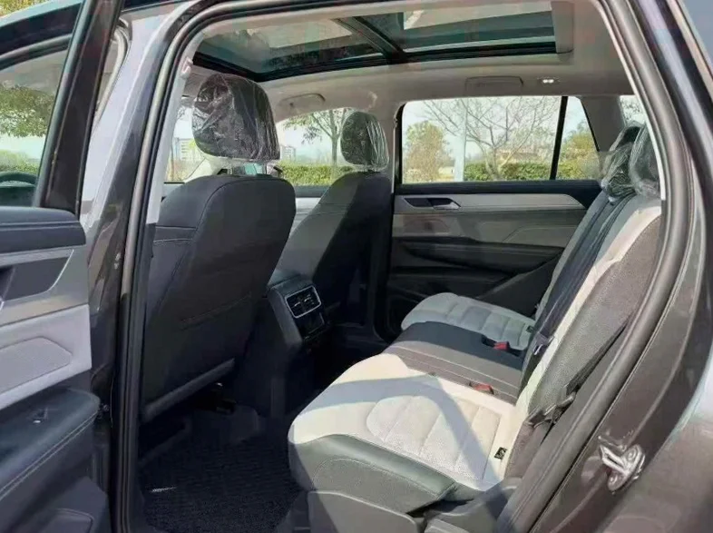 大众揽巡 后面外观二