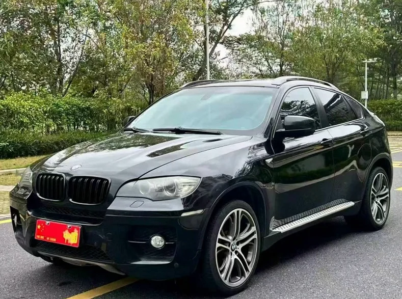 宝马X6 正面外观三