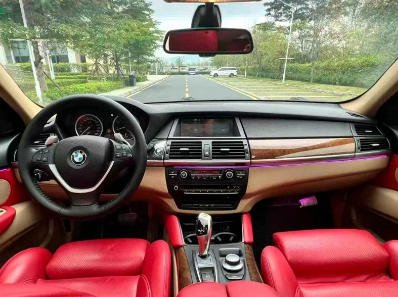 宝马X6 后面外观一