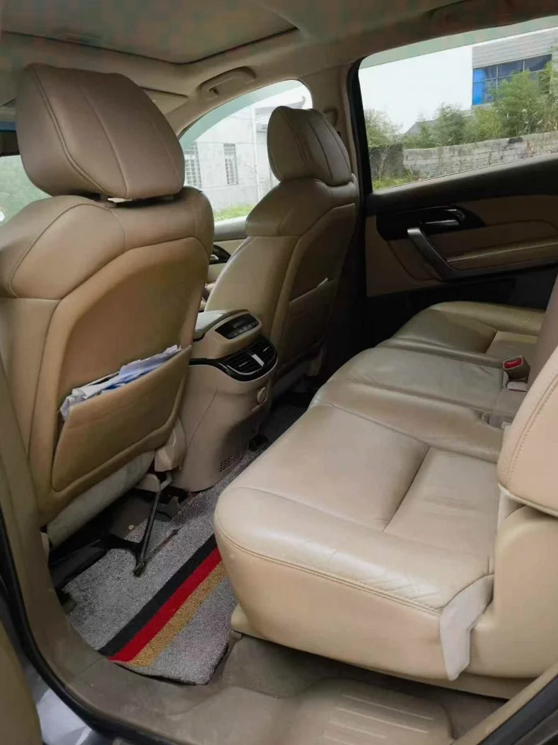 讴歌MDX 内饰后排