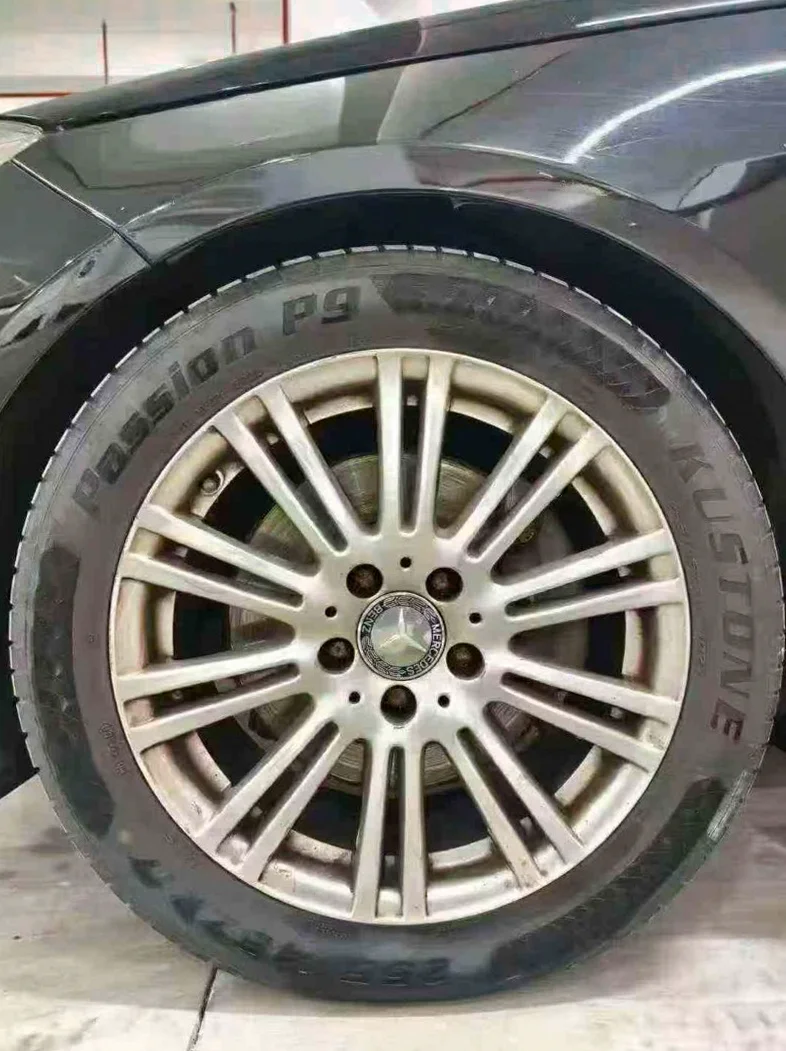 奔驰E 内饰前排