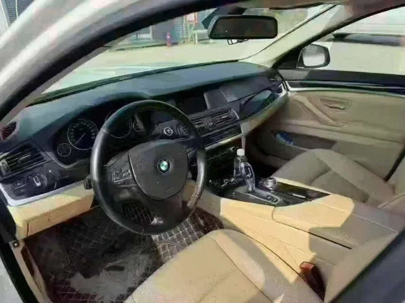 宝马5系 后面外观一