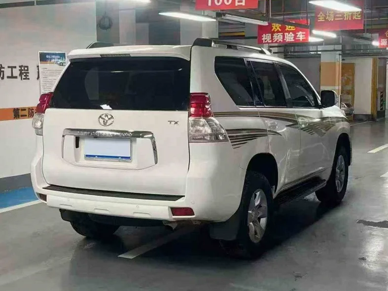 丰田普拉多 后面外观三