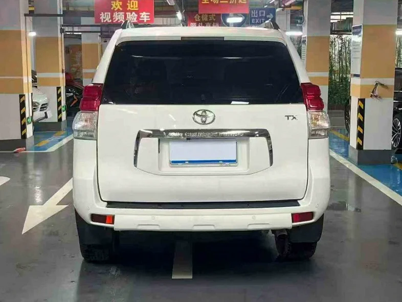 丰田普拉多 内饰后排