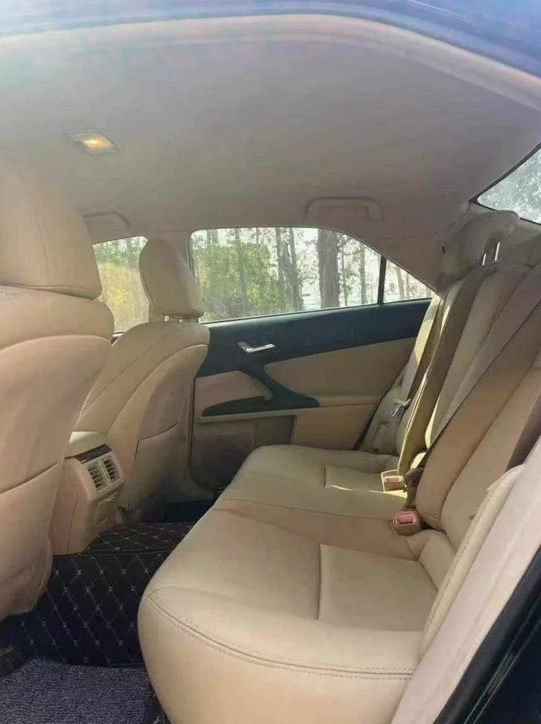 丰田锐志 正面外观三