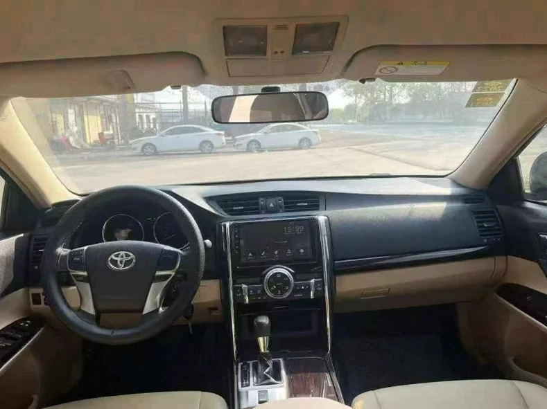 丰田锐志 后面外观三