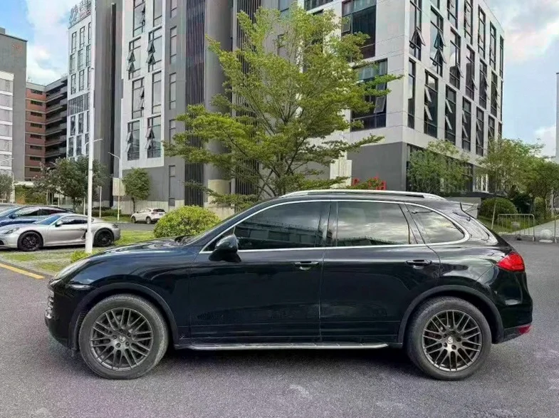 保时捷卡宴 内饰后排