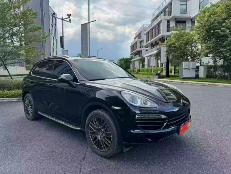 保时捷卡宴 正面外观二