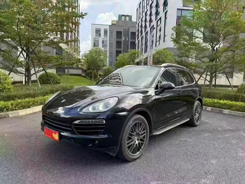 保时捷卡宴 正面外观三